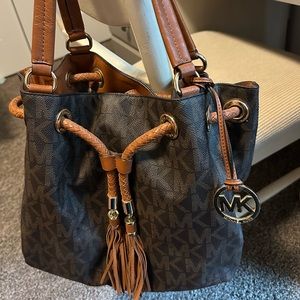 Michael Kors Bucket Bag